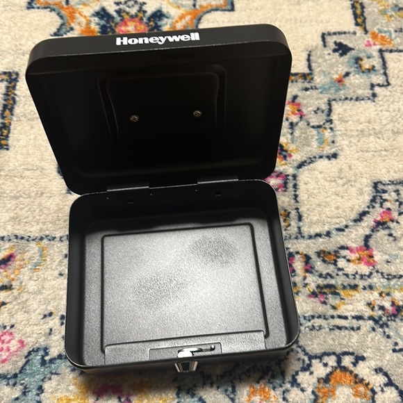 Security Box - Picture 3 of 3